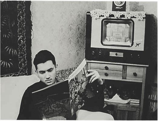 Sowjetischer Ekran Fernsehapparat der Moskauer Fernsehwerke mit dem Testbild